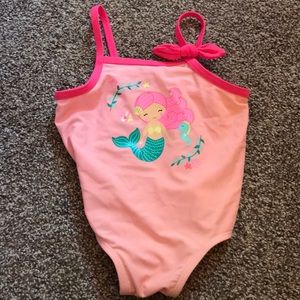 **SOLD** Beautiful peach baiting suit! 12 months!